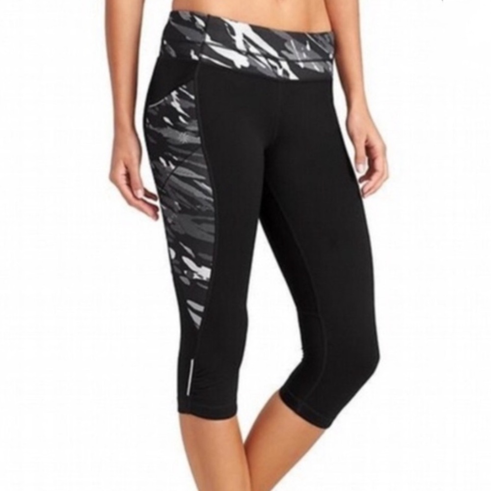 Athleta Camo Printed Capri Leggings